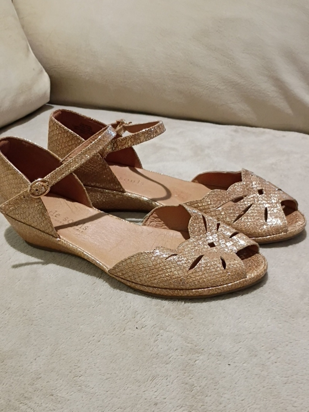 NWT.Kenneth ColeLily Moon  Metallic Gold Low Wedge Ankle Strap Sandals